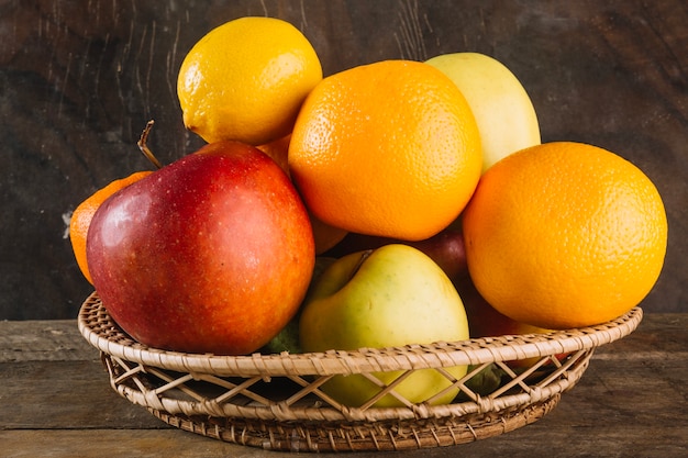 Tazón trenzado con frutas