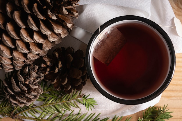 Té aéreo con piñón