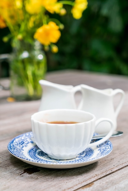 té inglés en la mesa