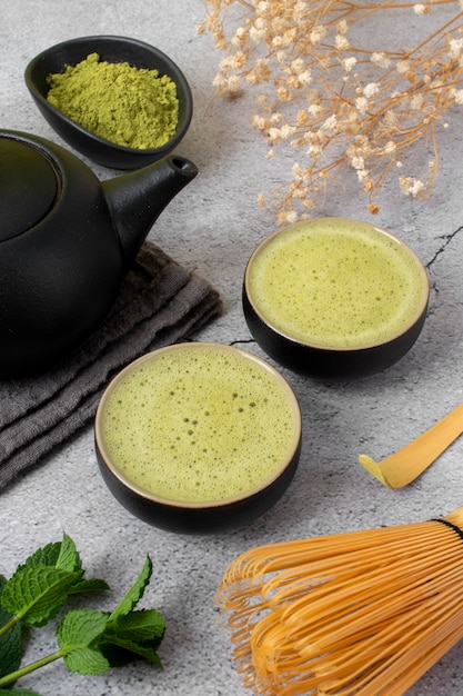 Foto gratuita el té matcha verde es la vida muerta.