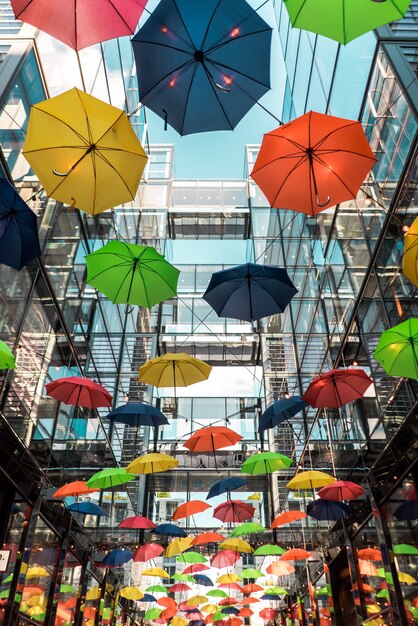 Techo de paraguas de colores