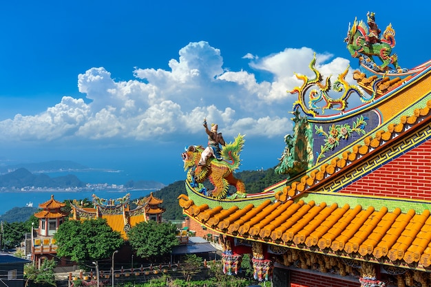 Techo del templo en la calle vieja de Jiufen, Taiwán