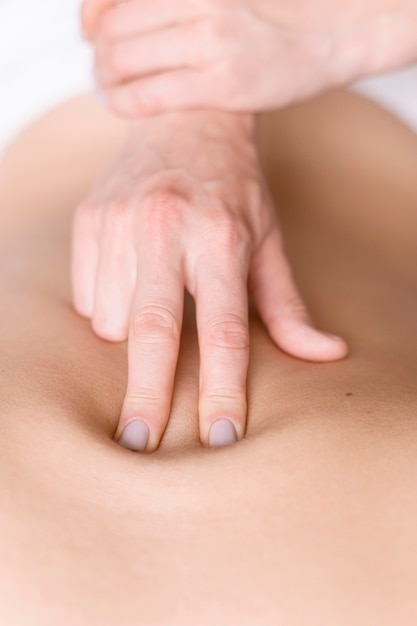 Técnica de terapia de masaje de espalda