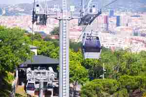 Foto gratuita teleférico de montjuic en barcelona, ​​españa