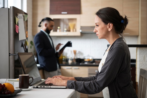 Teletrabajo de personas de plano medio