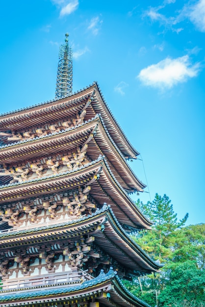 Foto gratuita templo de daigo-ji en otoño, kyoto, japón