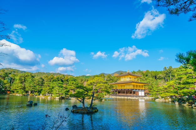 Templo Kinkakuji &quot;El pabellón de oro&quot; en Kyoto, Japón