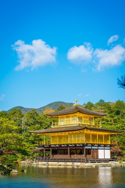 Templo Kinkakuji &quot;El pabellón de oro&quot; en Kyoto, Japón