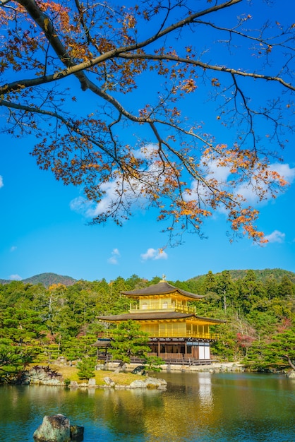 Templo Kinkakuji &quot;El pabellón de oro&quot; en Kyoto, Japón