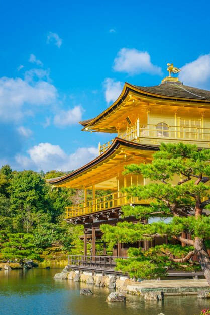 Templo Kinkakuji &quot;El pabellón de oro&quot; en Kyoto, Japón