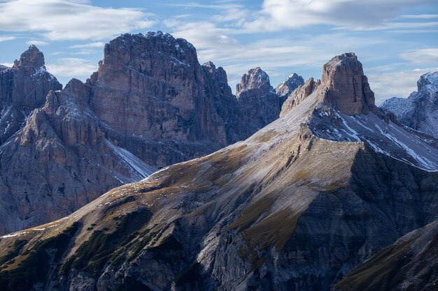 Temprano en la mañana en los Alpes italianos