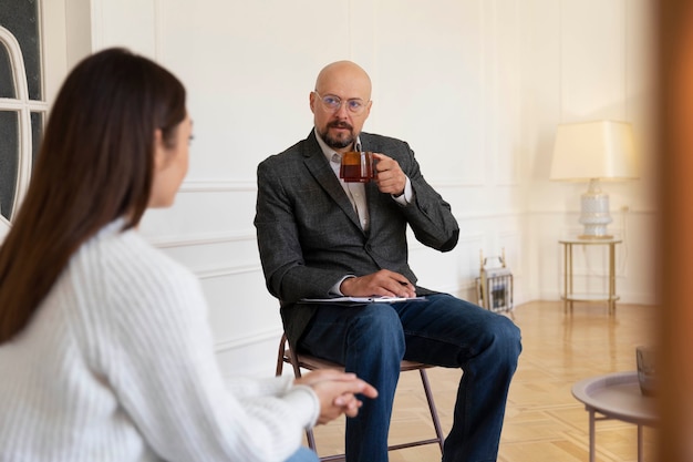 Terapia familiar en el consultorio del psicólogo.