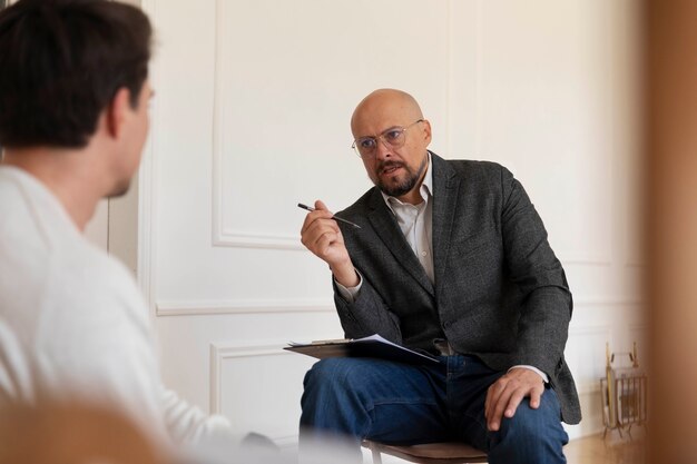 Terapia familiar en el consultorio del psicólogo.