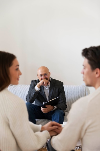 Terapia familiar en el consultorio del psicólogo.