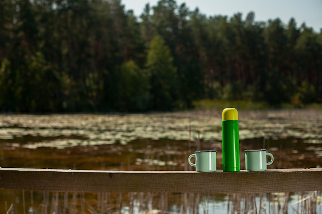 Termo con dos tazas de espacio de copia