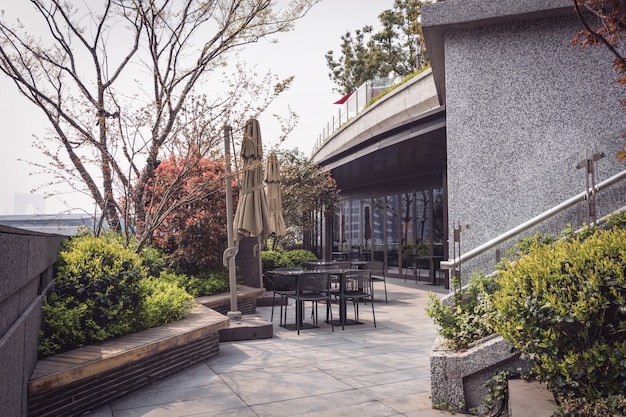 Foto gratuita terraza de un restaurante vacía