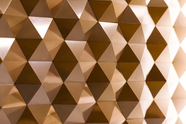 Textura geométrica 3D en cobre.