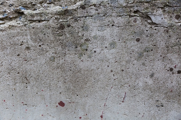 Textura gruesa y rugosa en la superficie de la pared.