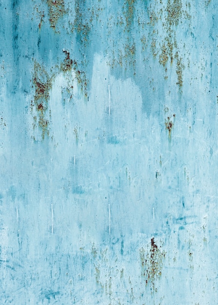 Textura de pared pintada de azul claro con grietas