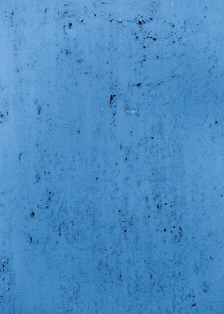 Textura de pared pintada de azul con grietas