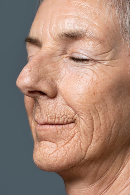 Textura de piel de mujer senior de vista lateral
