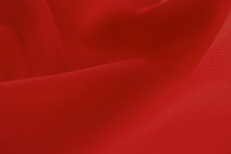 Foto gratuito textura de tela roja