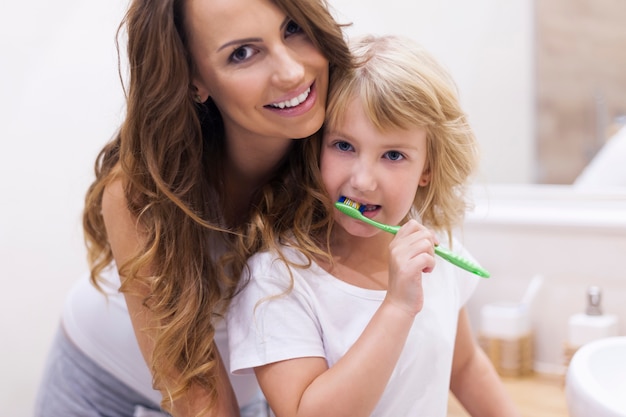 Foto gratuita tienes que preocuparte por tus dientes