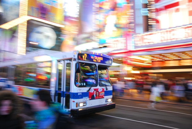 Foto gratuita times square de la ciudad de nueva york de noche