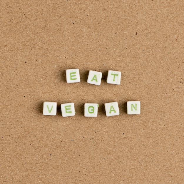 Tipografía de mensaje EAT VEGAN beads