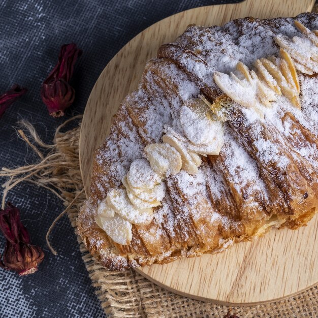 Tiro de alto ángulo de delicioso pastel