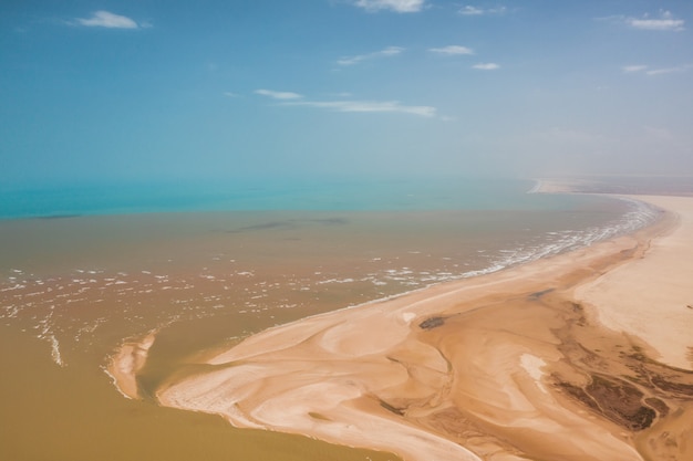 Tiro de ángulo alto de las colinas arenosas del Delta de Parnaiba en el norte de Brasil