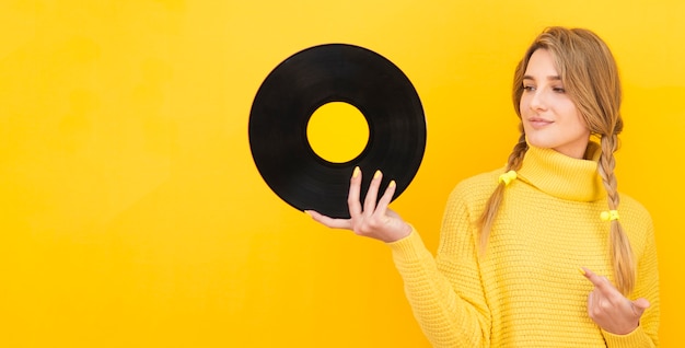 Tiro medio, mujer, tenencia, vinilo