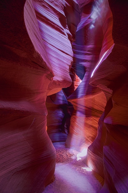 Tiro vertical fascinante del cañón del antílope en Arizona