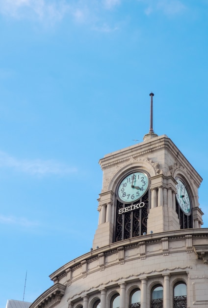 TOKIO, JAPÓN - MARZO 2,2017: Torre del reloj de Ginza Seiko, districto de Ginza en Tokio, Japón.