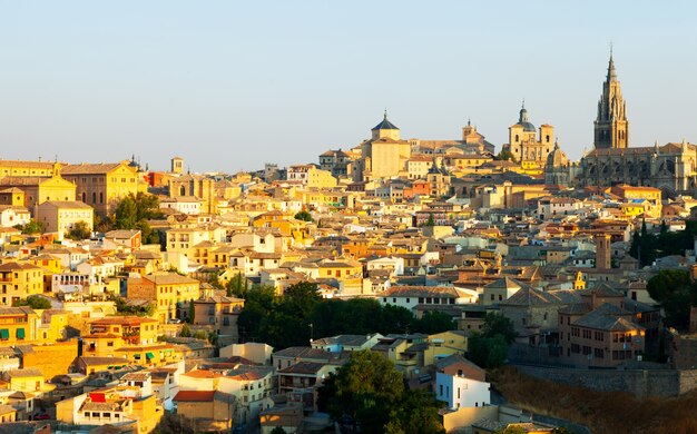 Toledo en la soleada mañana