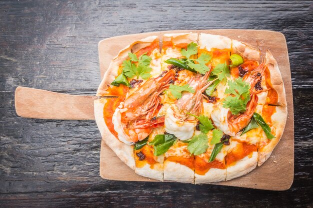 Foto gratuita tom yum pizza