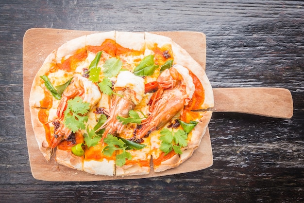 Foto gratuita tom yum pizza