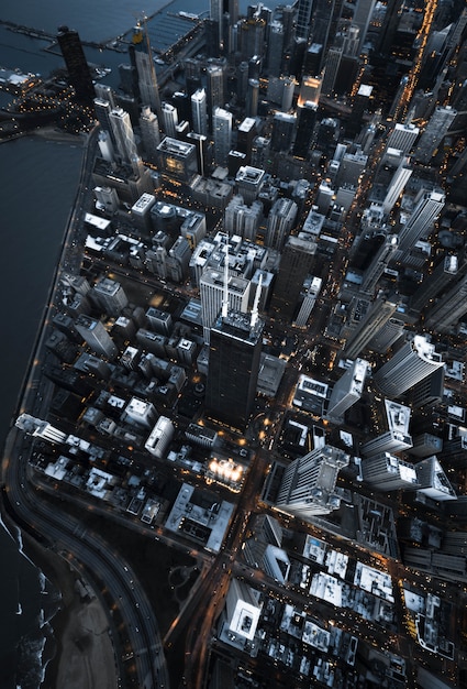 Toma aérea de la arquitectura empresarial moderna urbana