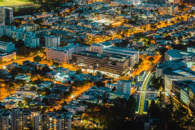 Toma aérea de Hong Kong por la noche