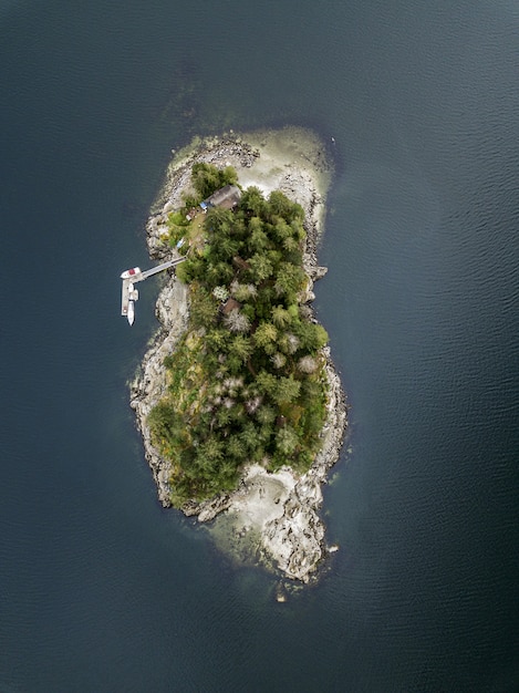 Toma aérea de una isla