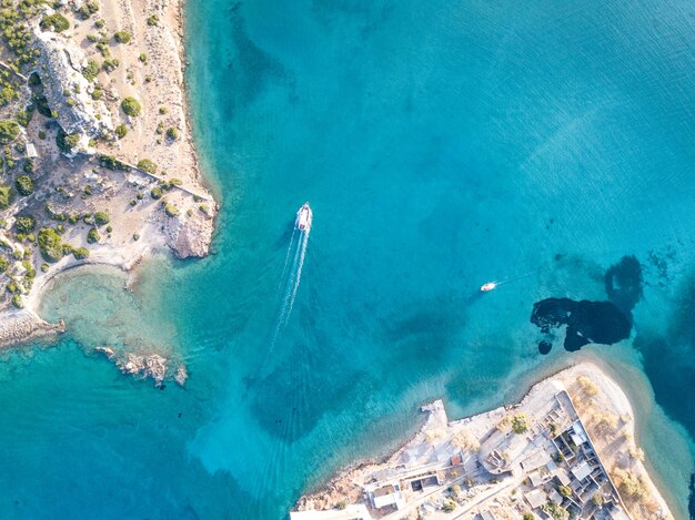 Toma aérea de un mar