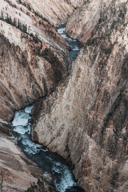 Toma aérea del Parque Nacional de Yellowstone Yellowstone, EE.