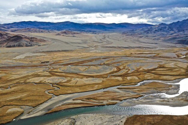 Toma aérea del río Orkhon en Mongolia