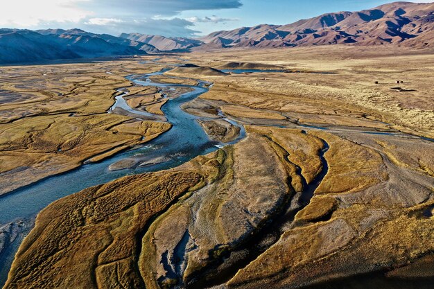 Toma aérea del río Orkhon en Mongolia