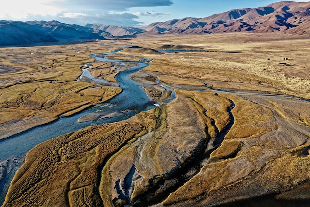 Toma aérea del río Orkhon en Mongolia