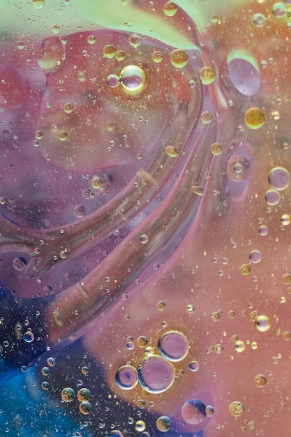 Toma de fotograma completo de colores de fondo con gotas de aceite flotante