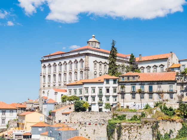 Toma de vista aérea del jardín del Morro en Vila Nova de Gaia, Portugal