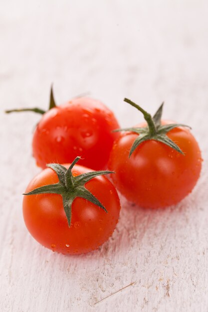 tomates cherry