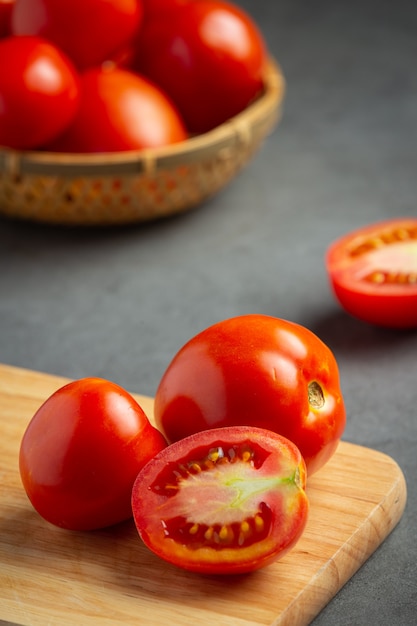 Tomates frescos listos para cocinar