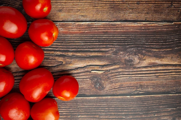 Foto gratuita tomates frescos listos para cocinar